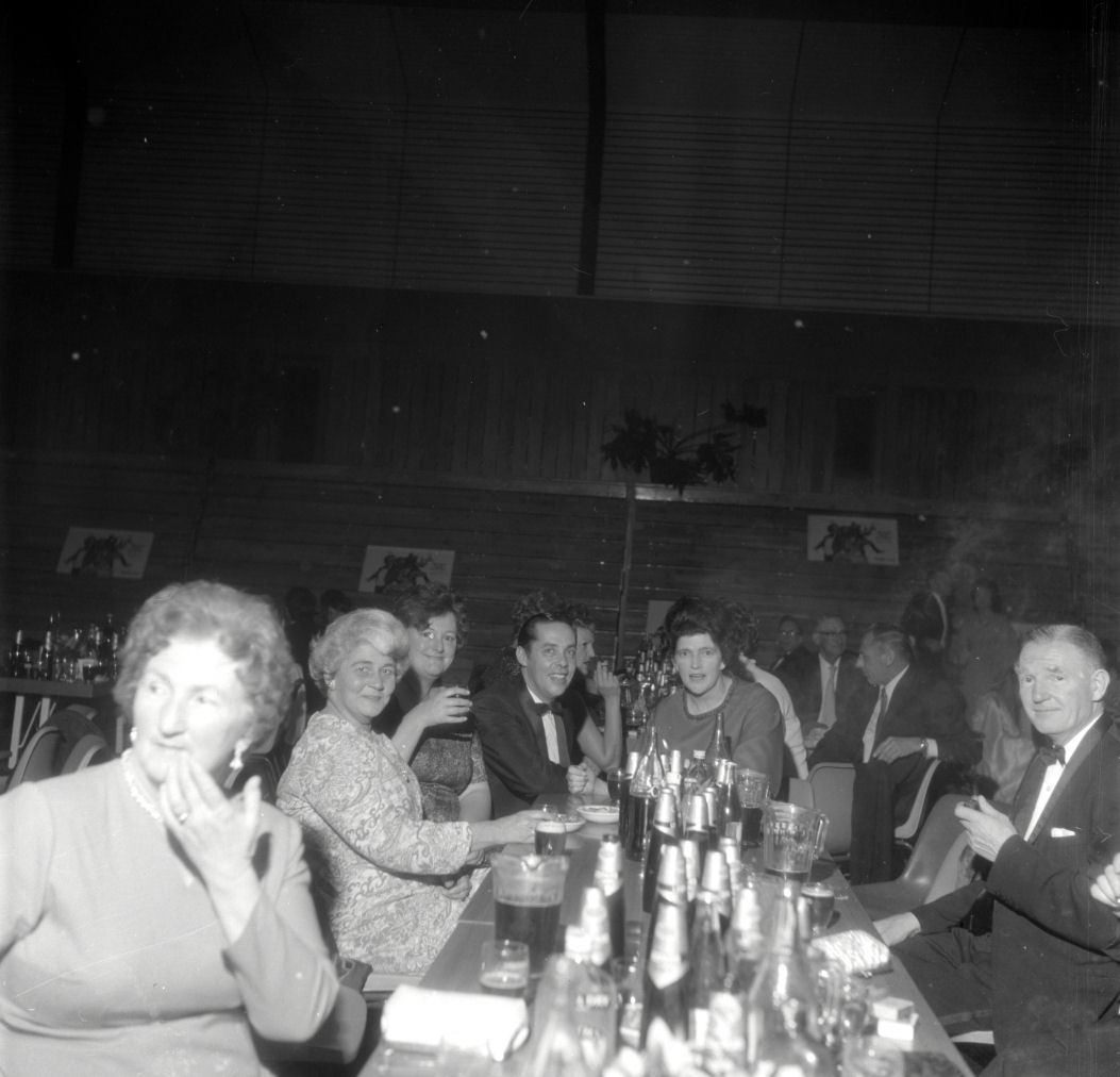 RSA ball 1972; table groups. [P1-6873-9263]