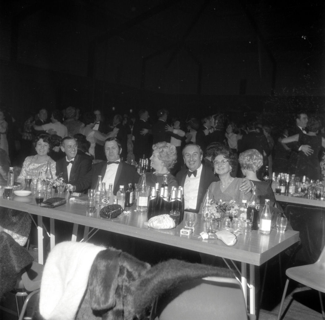 RSA ball 1972; table groups. [P1-6883-9273]