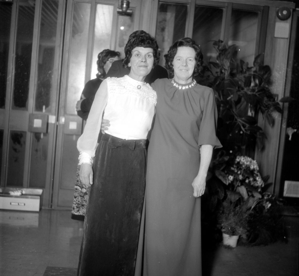 RSA ball 1972; arrivals. [P1-6886-9276]