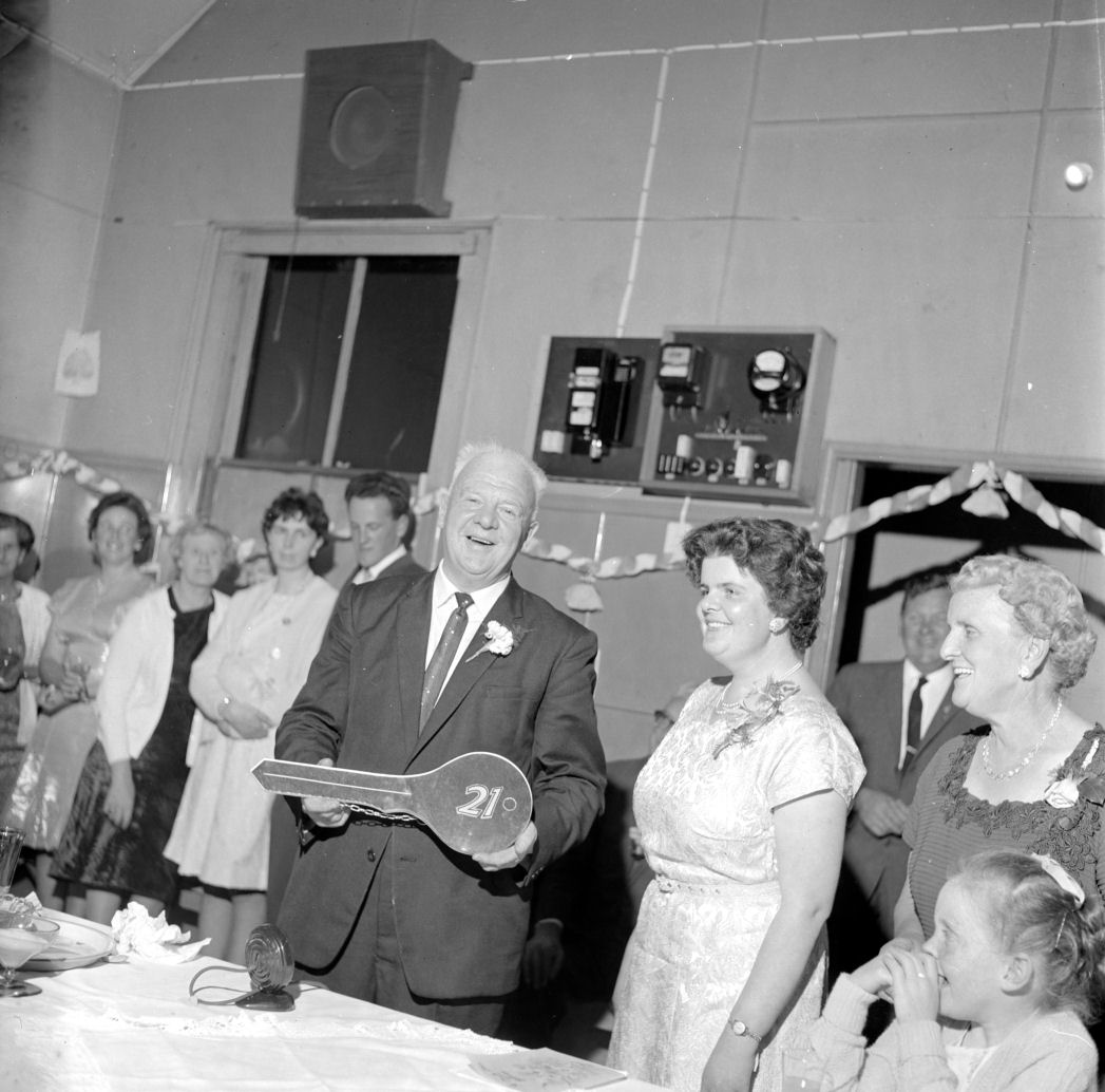 Carol Ross 21st; Carol and parents James and 'Nessie'.