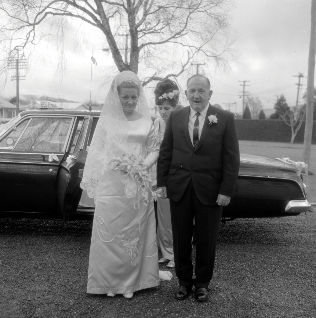 Wedding; Victor Mills, Carol Sharpe  5. [P1-7760-10150]