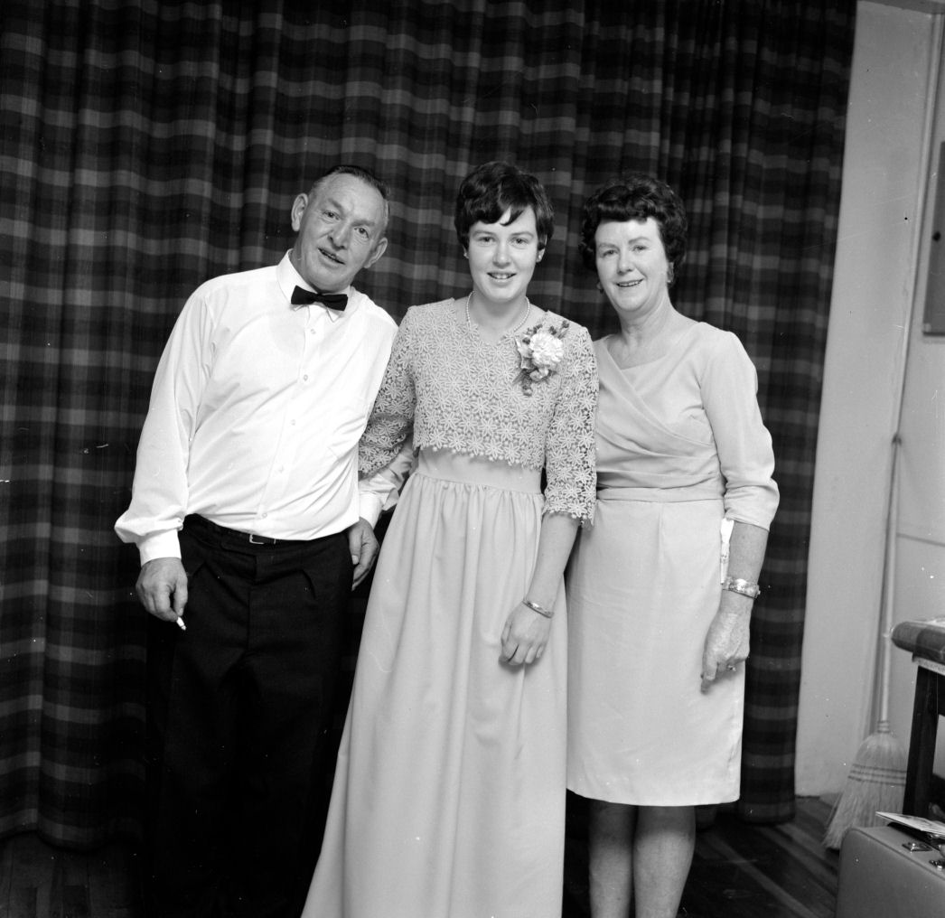 Armstrong 21st [P1-8054-10444]; birthday girl and parents.