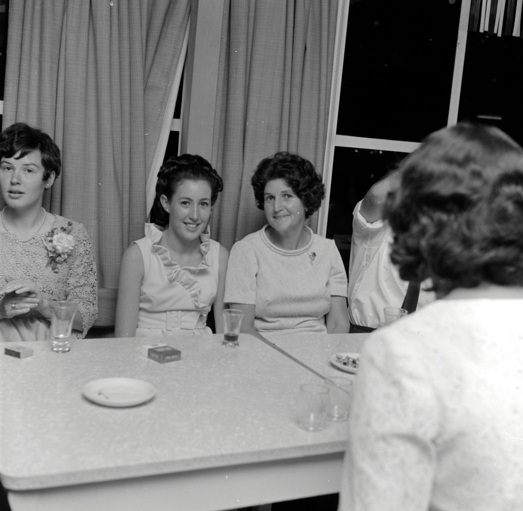 Armstrong 21st [P1-8077-10467]; birthday girl, left.