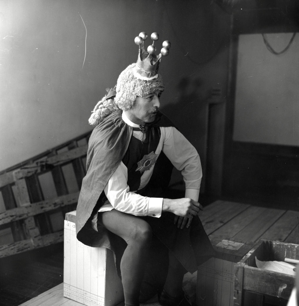 Heretaunga Players; The Thwarting of Baron Bolligrew: Bob Gillespie.