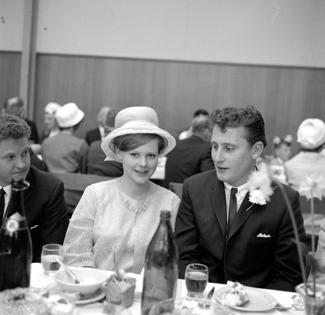 Wedding; Brian John Pearce and Dale Susan Stewart; 25. [P1-8778-11168]