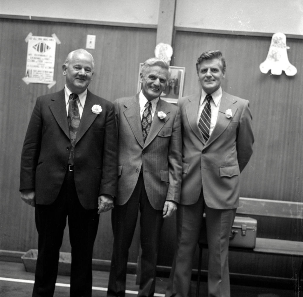 Wallis 25th wedding anniversary  6; Mr Wallis central. [P1-8832-11222]