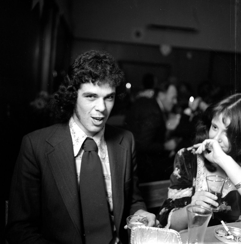 Wallis 25th wedding anniversary  8. [P1-8834-11224]