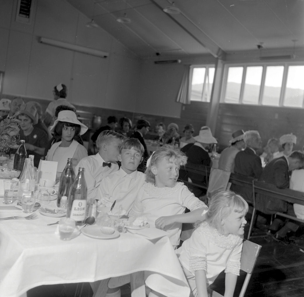 Wedding; Kenneth Cherry, Beverley Williams 19. [P1-8847-11237]