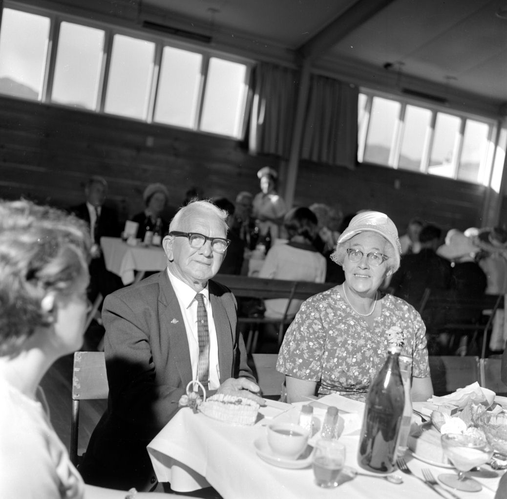 Wedding; Kenneth Cherry, Beverley Williams 16. [P1-8858-11248]