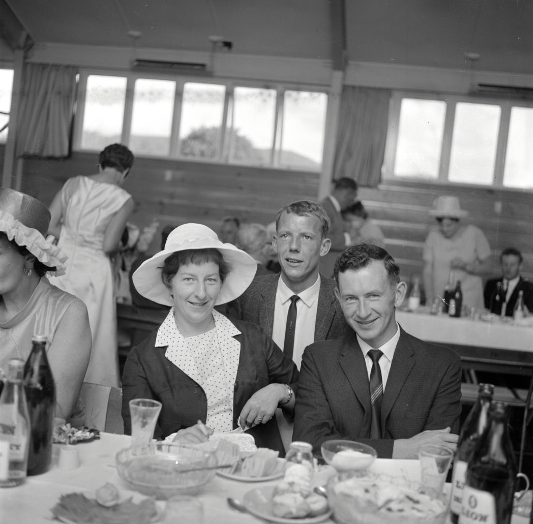 Wedding; Kenneth Cherry, Beverley Williams 22. [P1-8860-11250]