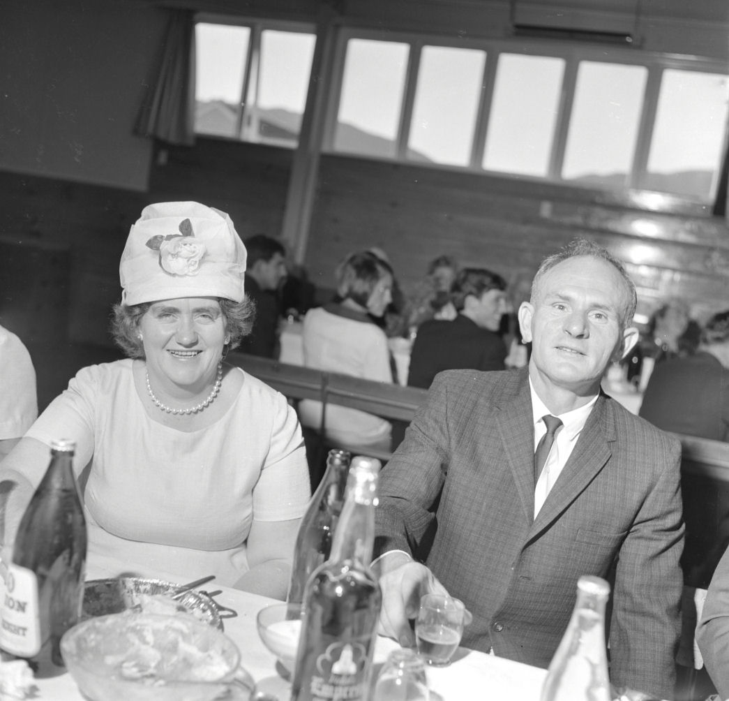 Wedding; Kenneth Cherry, Beverley Williams 17. [P1-8863-11253]