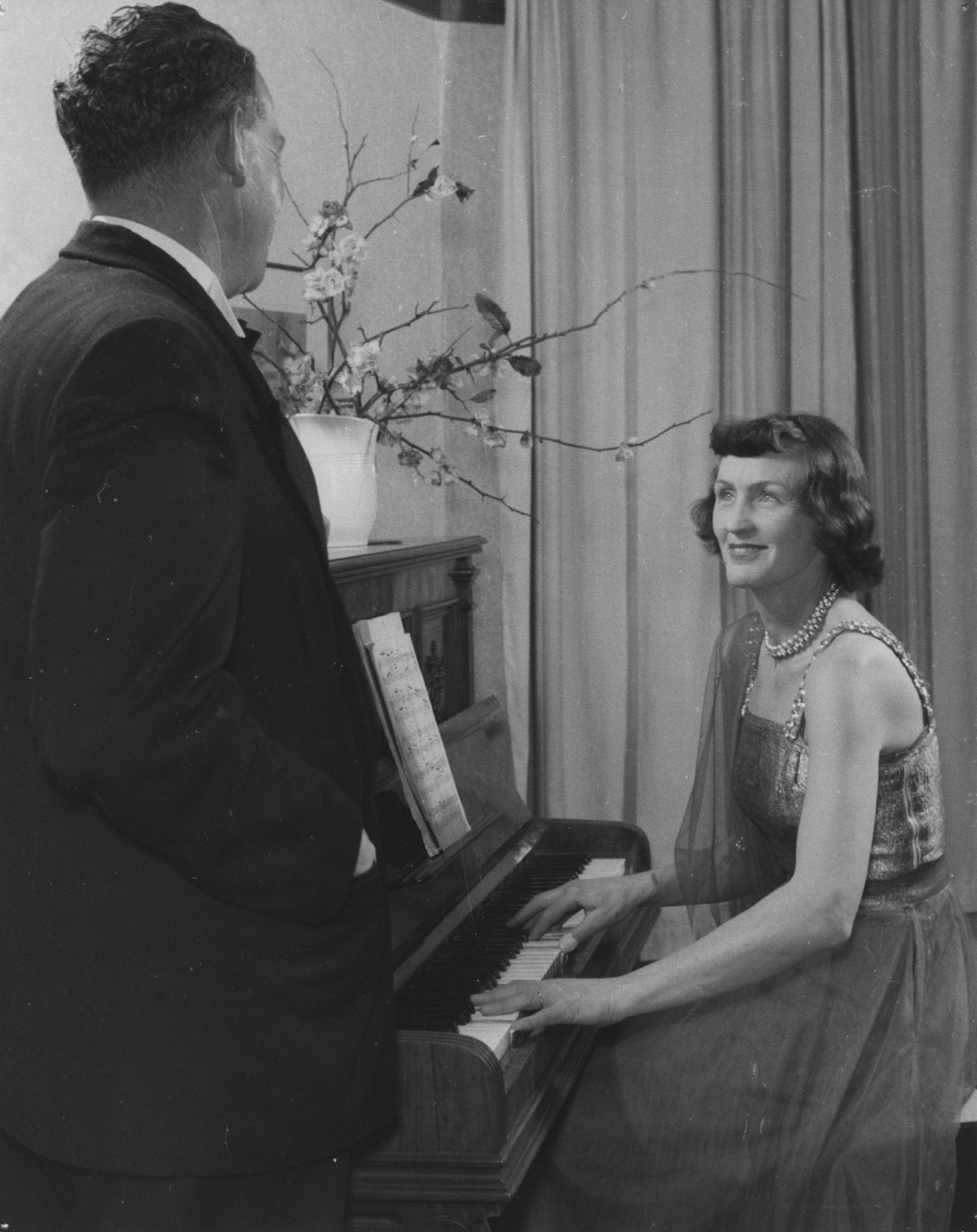Heretaunga Players; Hay Fever: Maurice Basil-Jones, Julia Bradley.