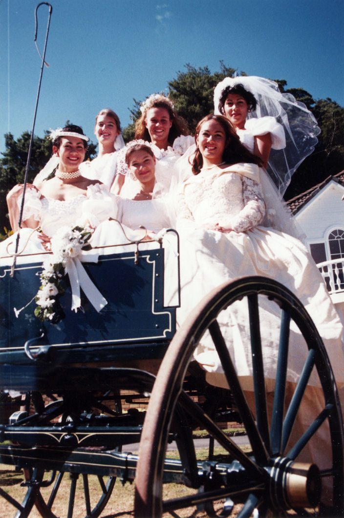 Gig and models, Wallaceville House bridal fair.