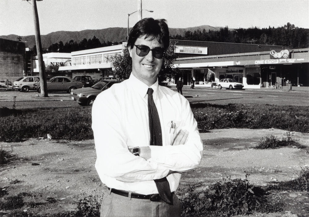 Chamber of Commerce; president Michael Gibbs; on Queen Street Countdown site.