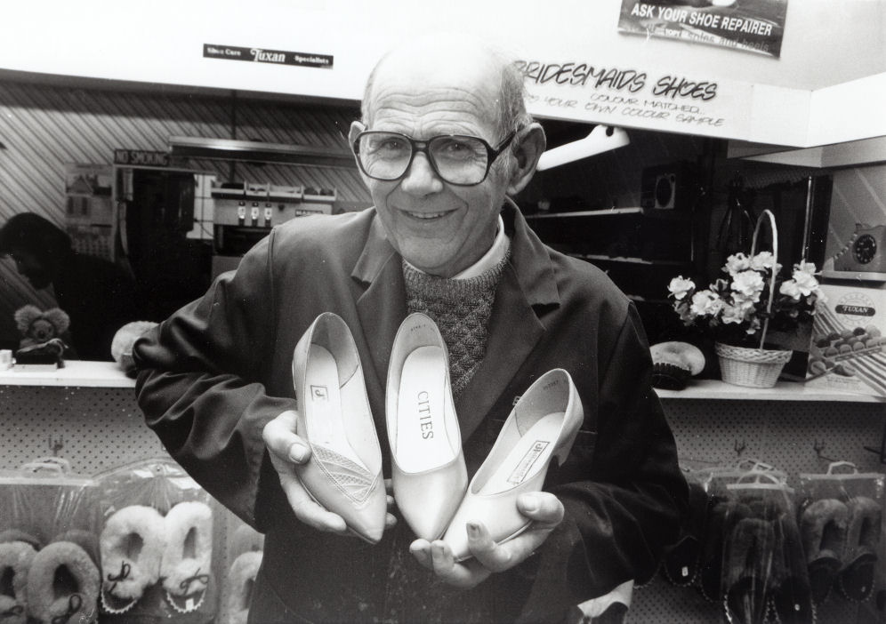 Edser's Footwear Repairs, Pine Avenue; Tom Edser. 