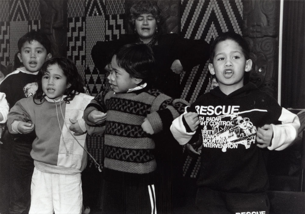 Ōrongomai Marae 1990; Maoribank School language enrichment class group. 