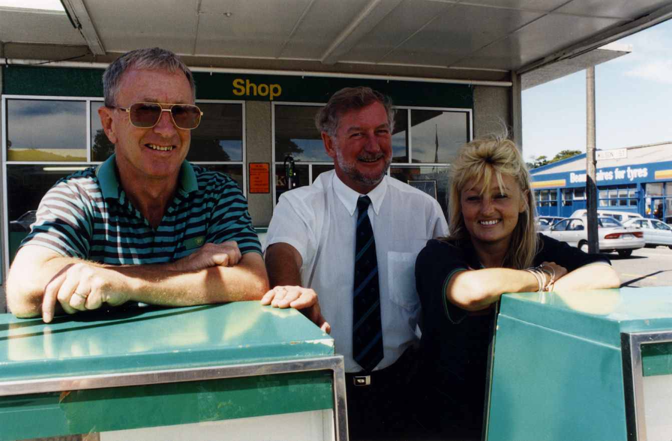 Gething's Motors, 58-64 Main Street, close their service station and expand other parts of the business.