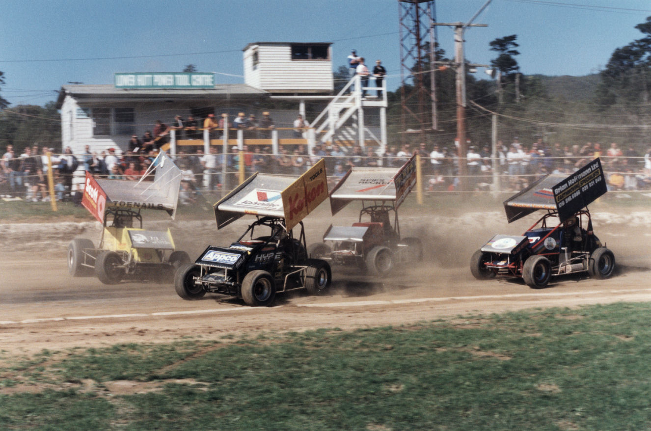 Te Marua speedway; five-sprint-car pile-up begins