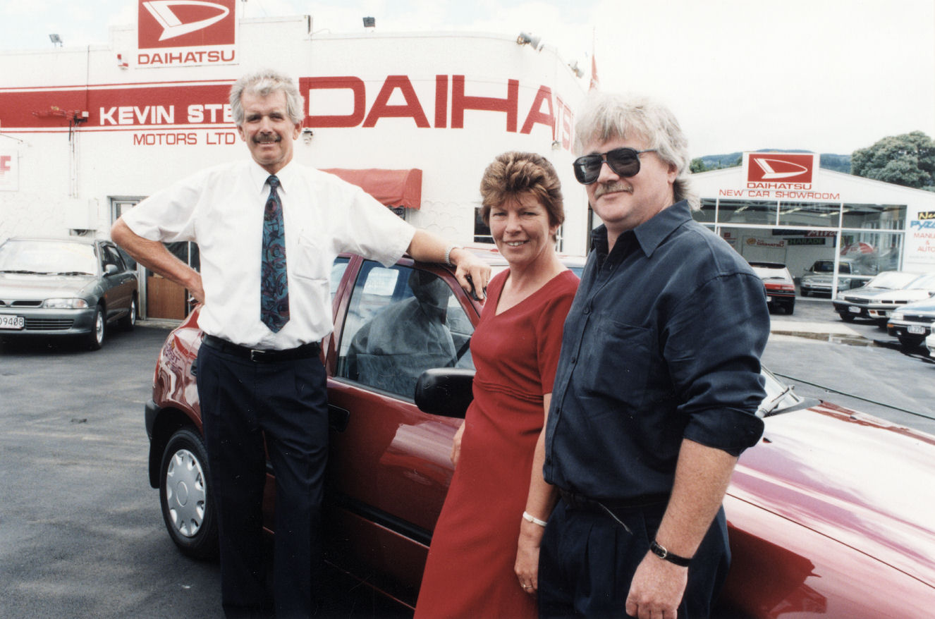 TeleBingo winners Beverley and Paul receive a new Daihatsu Charade LSI from Kevin Stent.