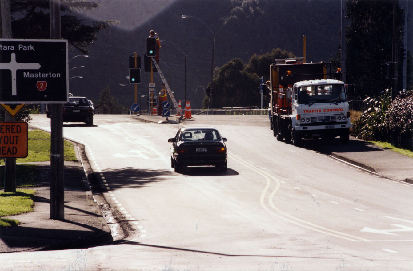 Traffic signals altered, Totara Park Road/State Highway 2 intersection