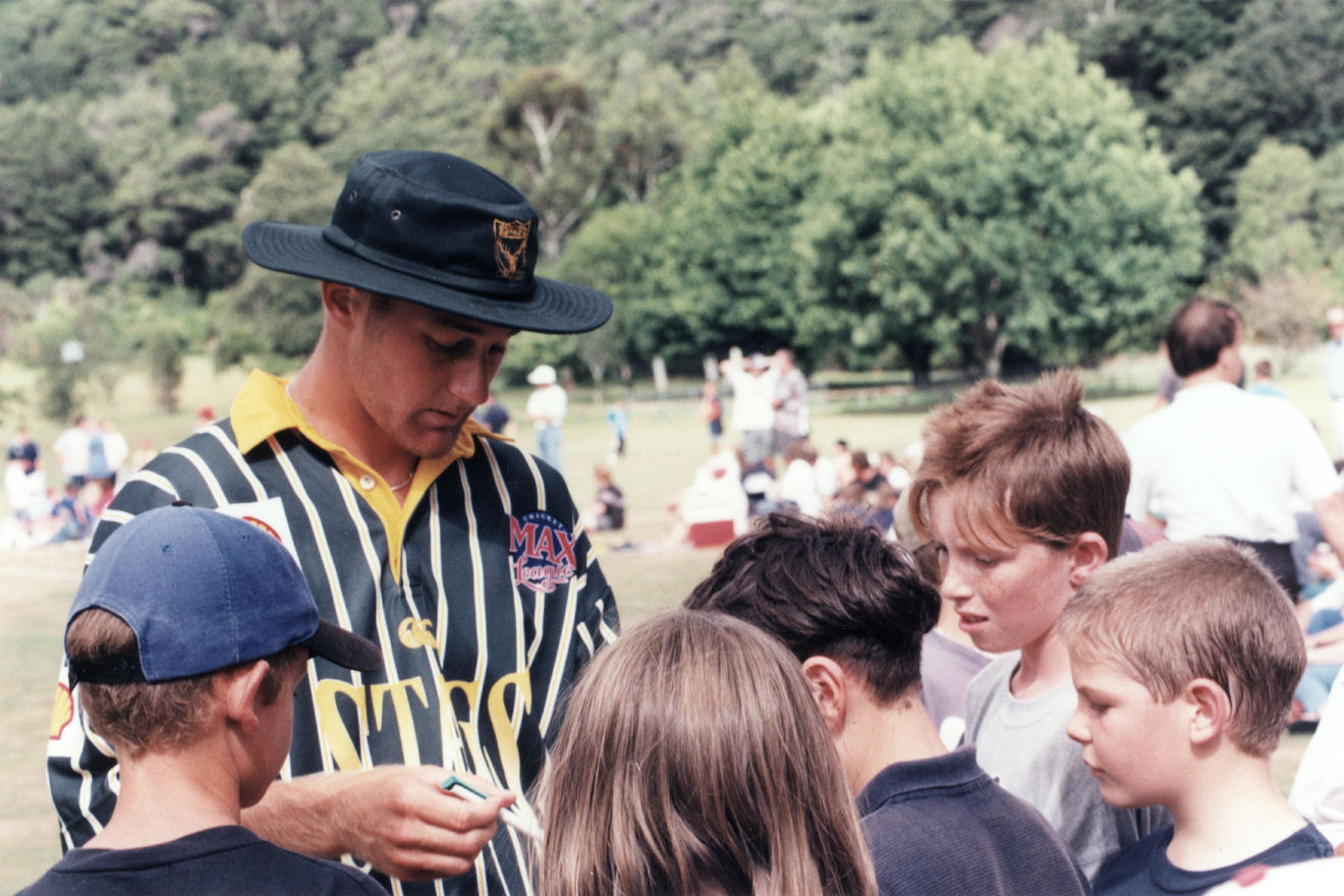 Cricket Max; Central Stags' Carl Bulfin and autograph hunters.