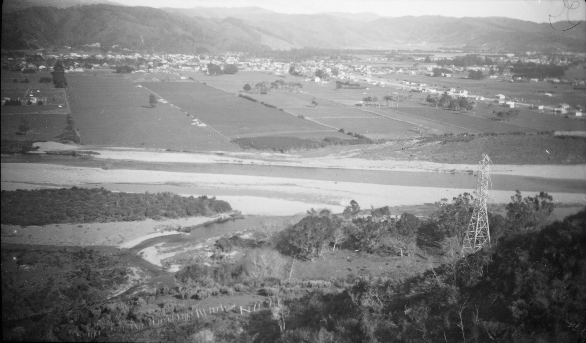 Upper Hutt from Cannon Point walkway, looking south-west , with Golders Road at right.