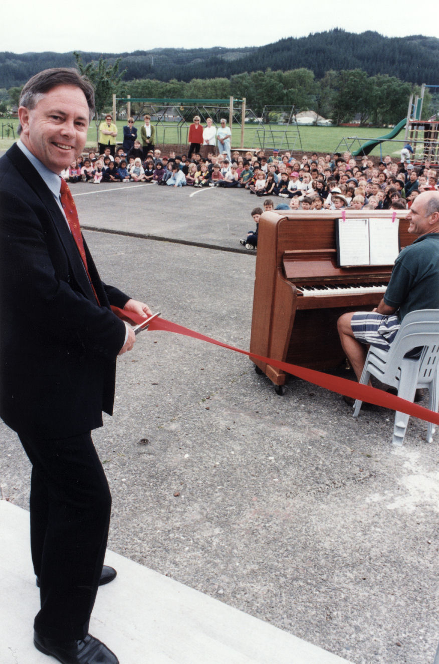 Fraser Crescent school; Rimutaka MP Paul Swain officially reopens school after upgrade.