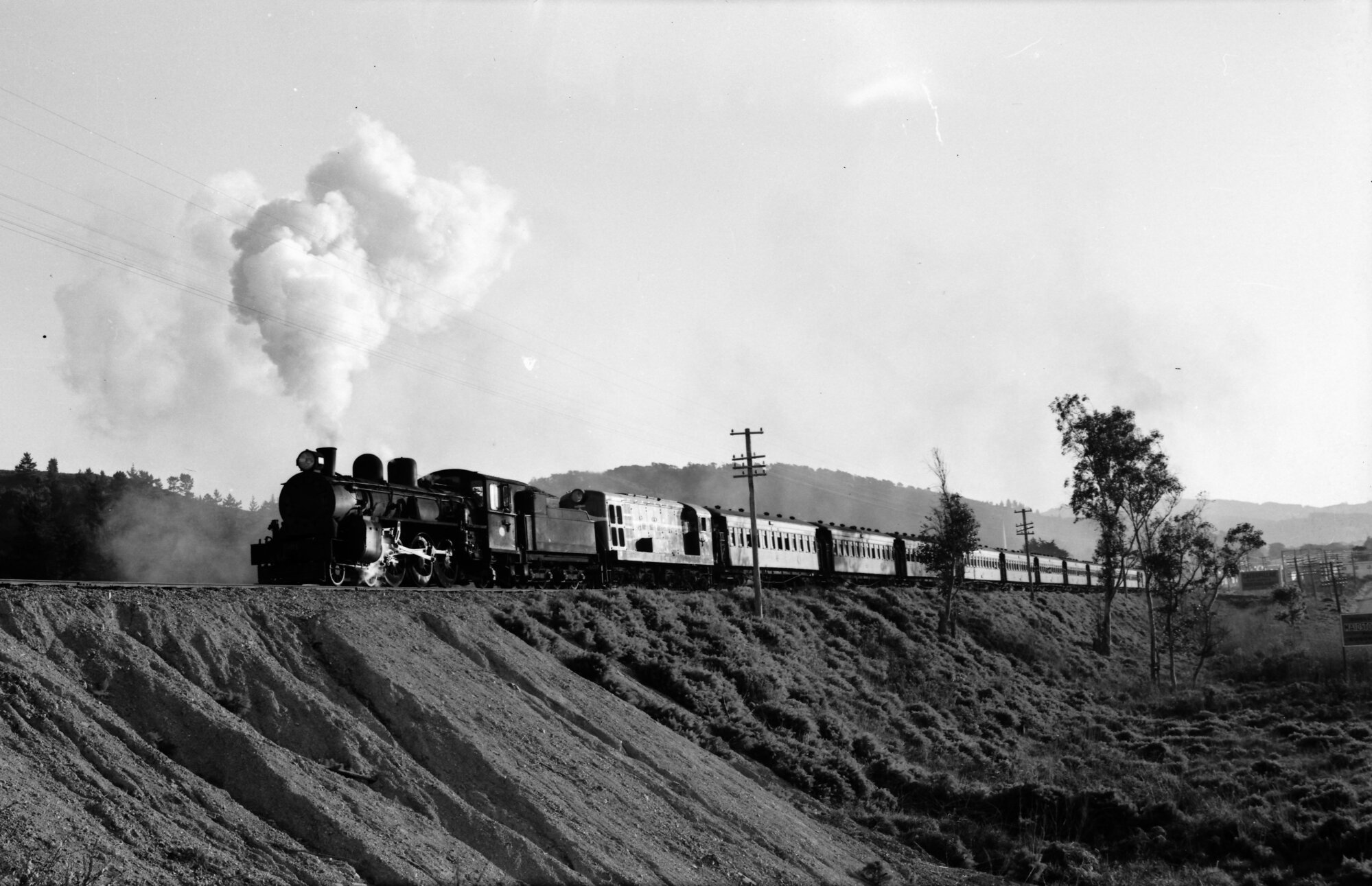 Locomotives A-601 and De-509 with special train; climbing from Upper Hutt - October 1954.