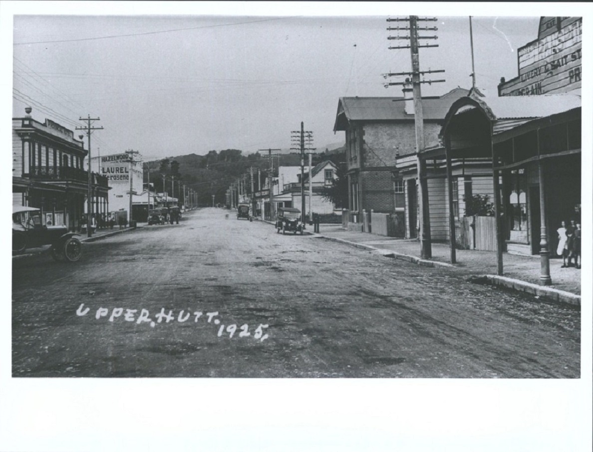 Main Street, Upper Hutt; a view east from near the Princes Street intersection - 1925.