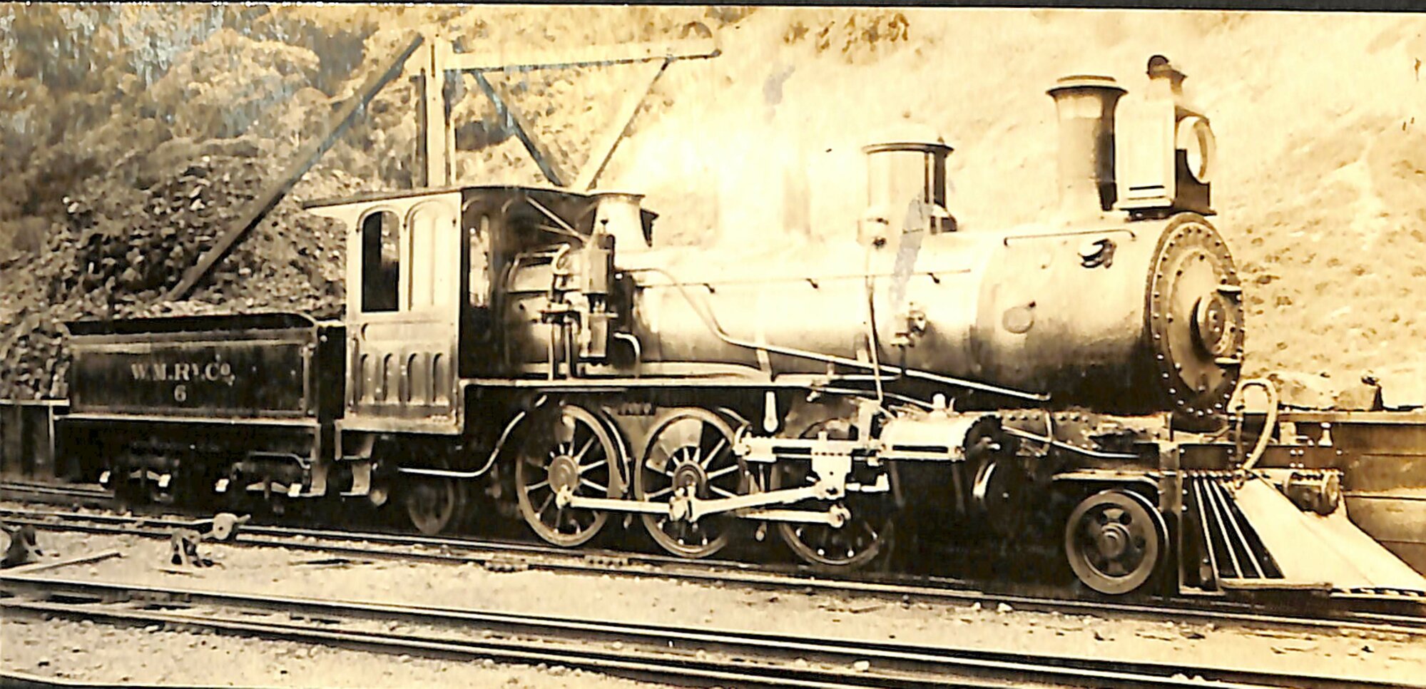 New Zealand Railways locomotive, V 2-6-2 class; number 450 (Manawatu 6)