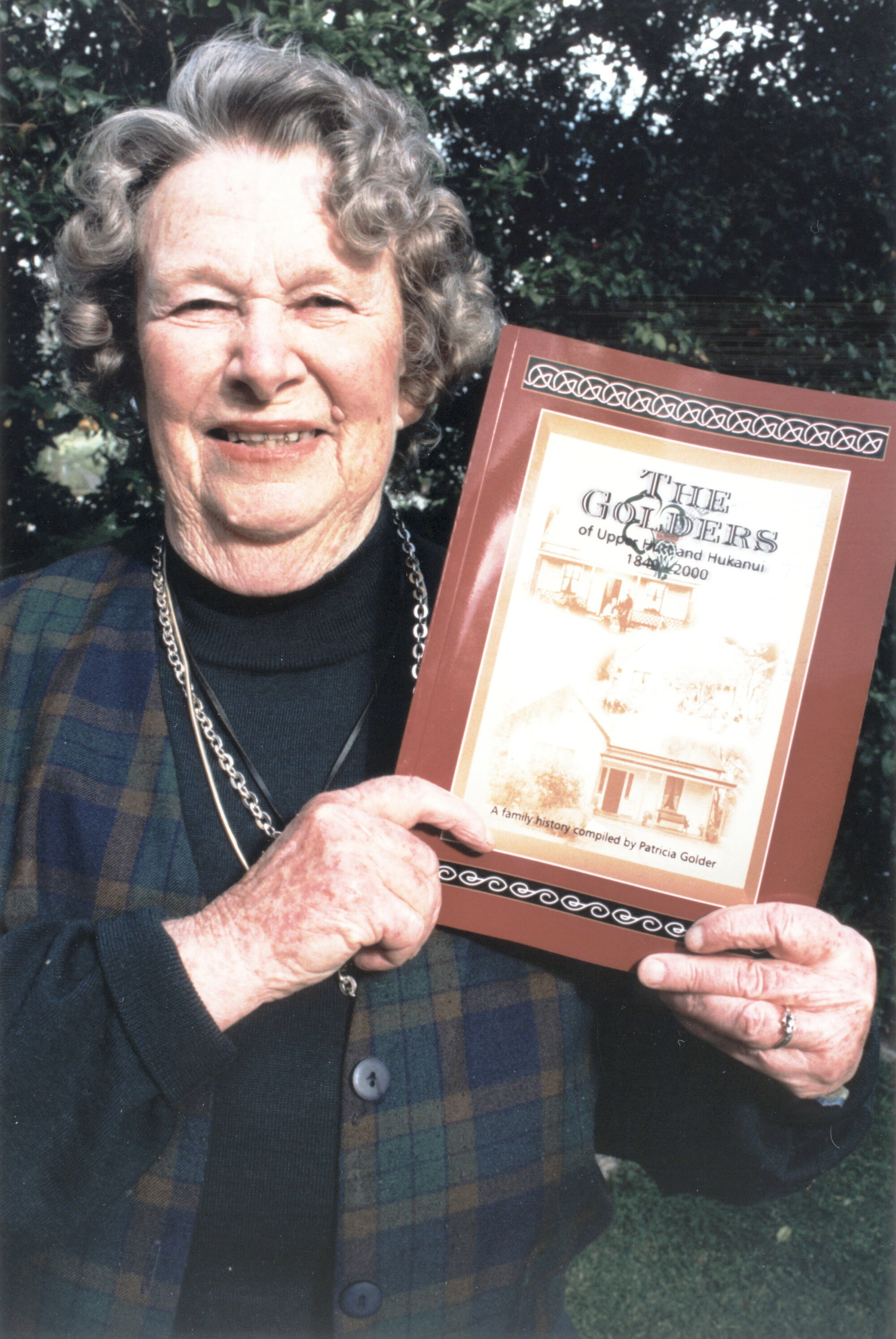 Patricia Golder publishes a family history. | Upper Hutt City Library