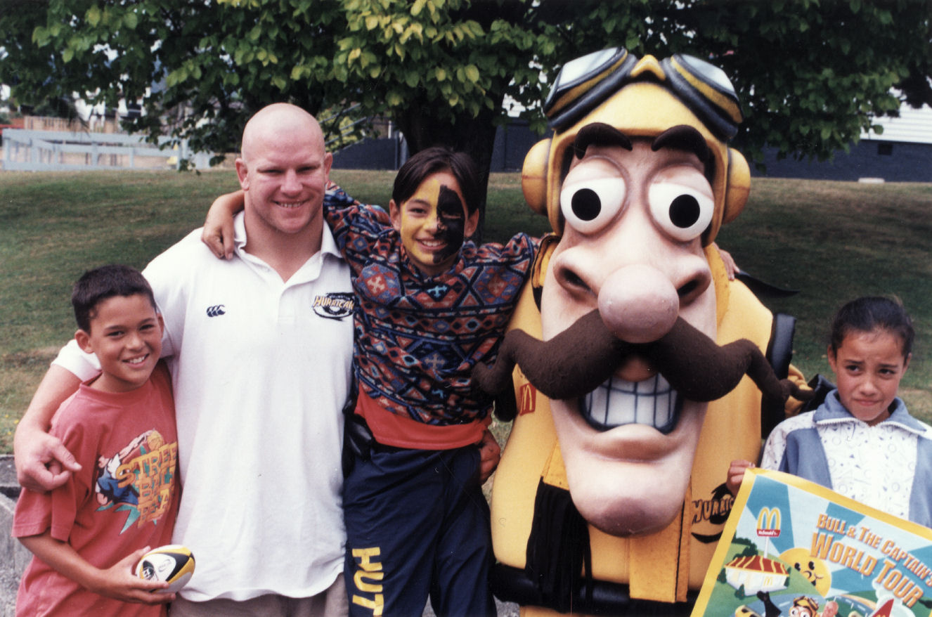 Visit by 'Bull' Allen and 'Captain Hurricane' to Brown Owl School