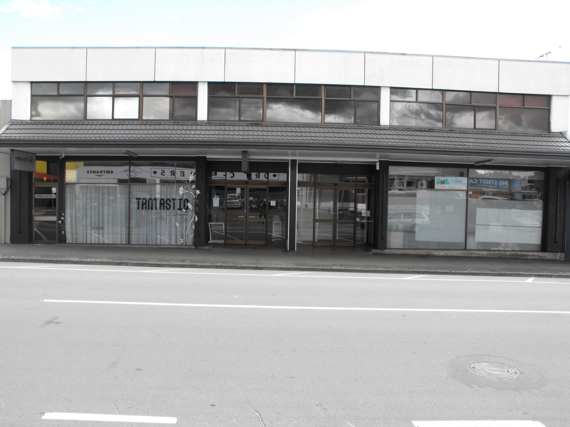 King Street, west side; No.  9; Tantastic Tan and Beauty; Upper Hutt Law upstairs.