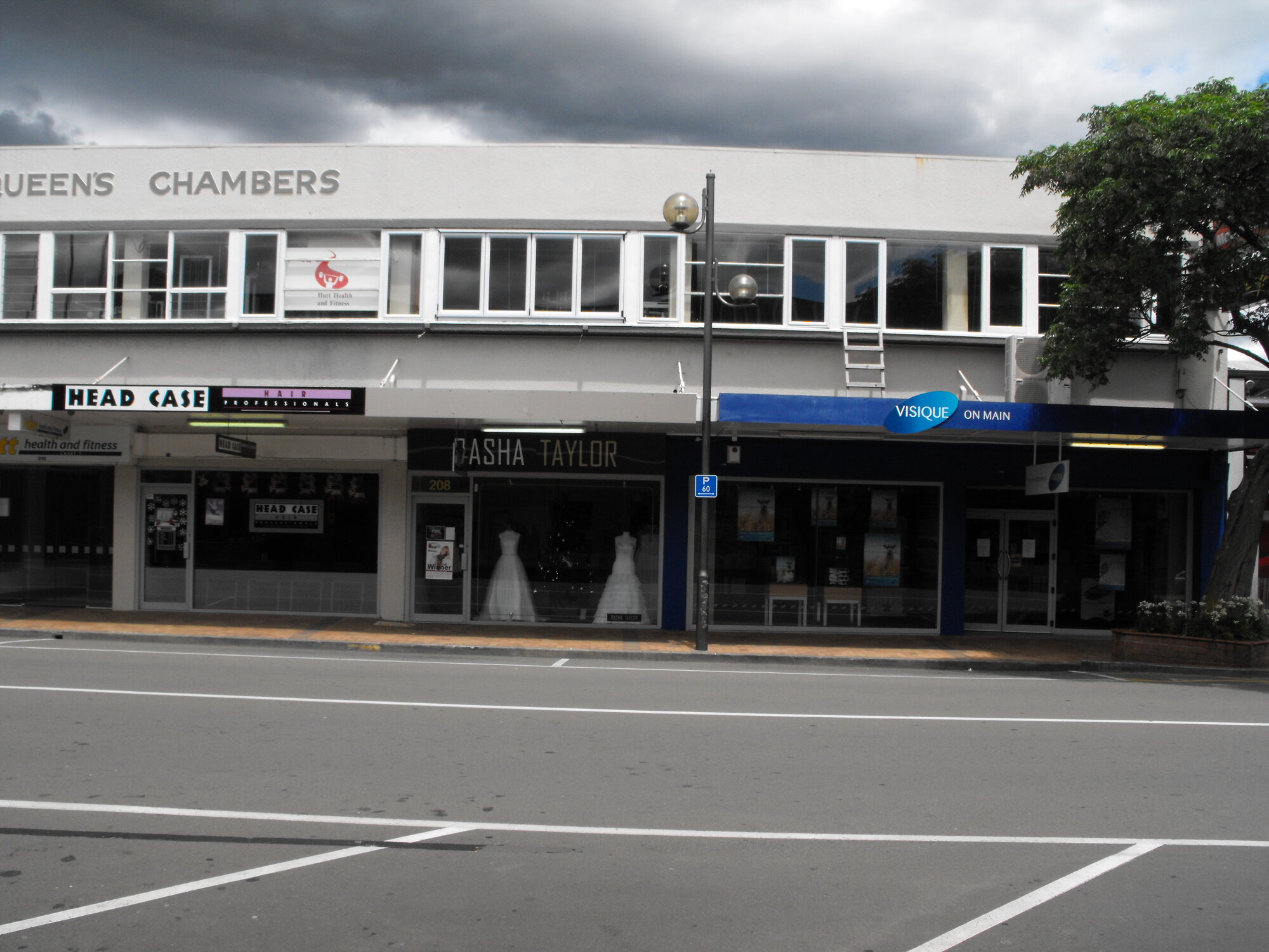Main Street, south side; No. 204-210; Queen's Chambers, western end