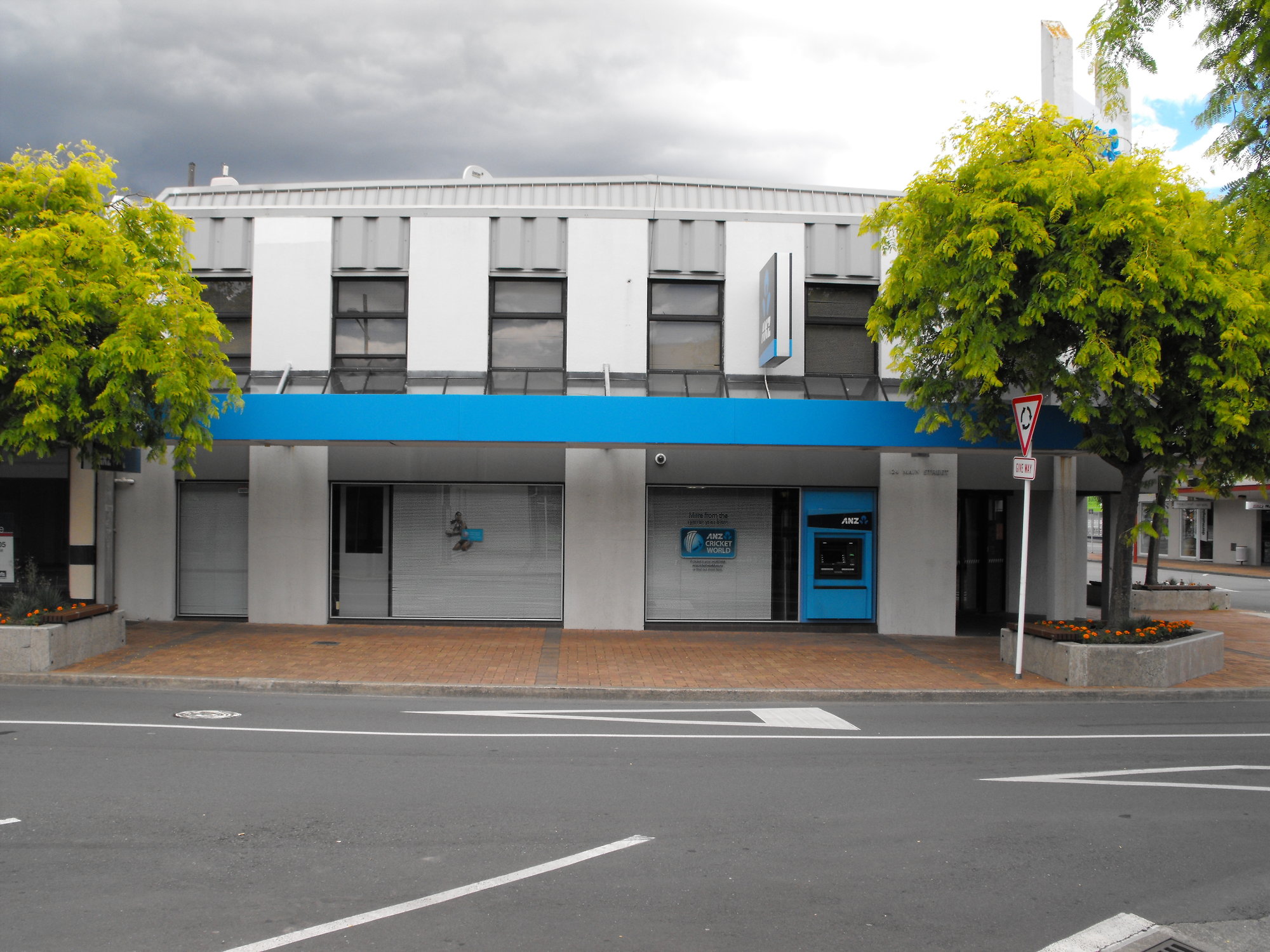 Main Street, south side; No. 124; ANZ Bank.