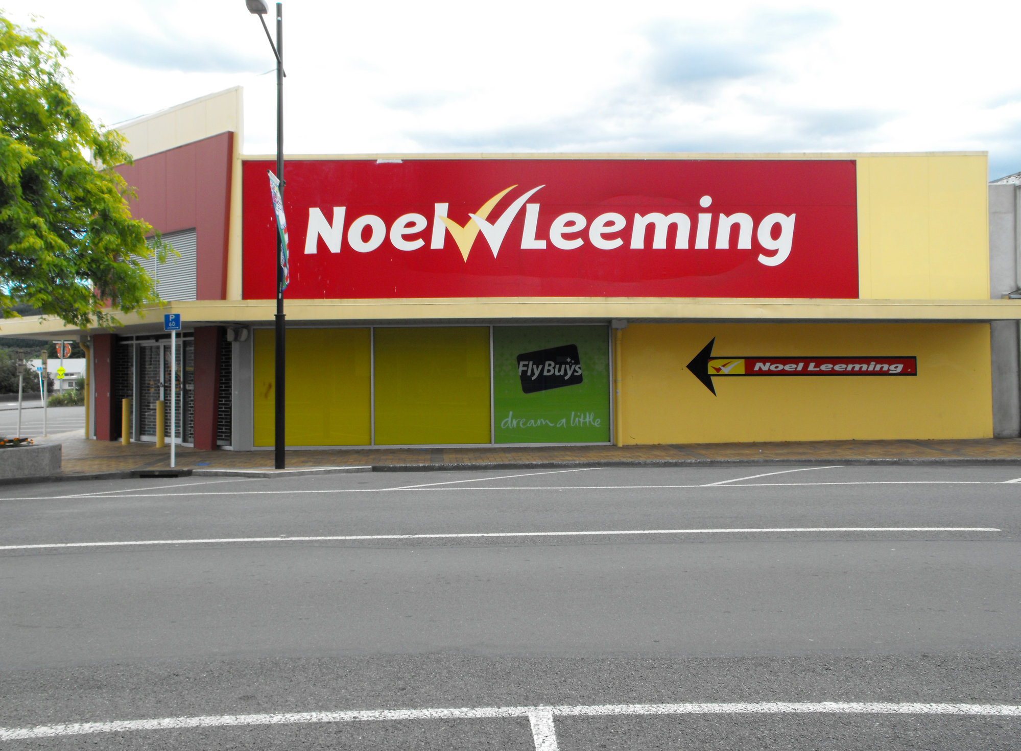Main Street, north side; No.  81-89; Noel Leeming