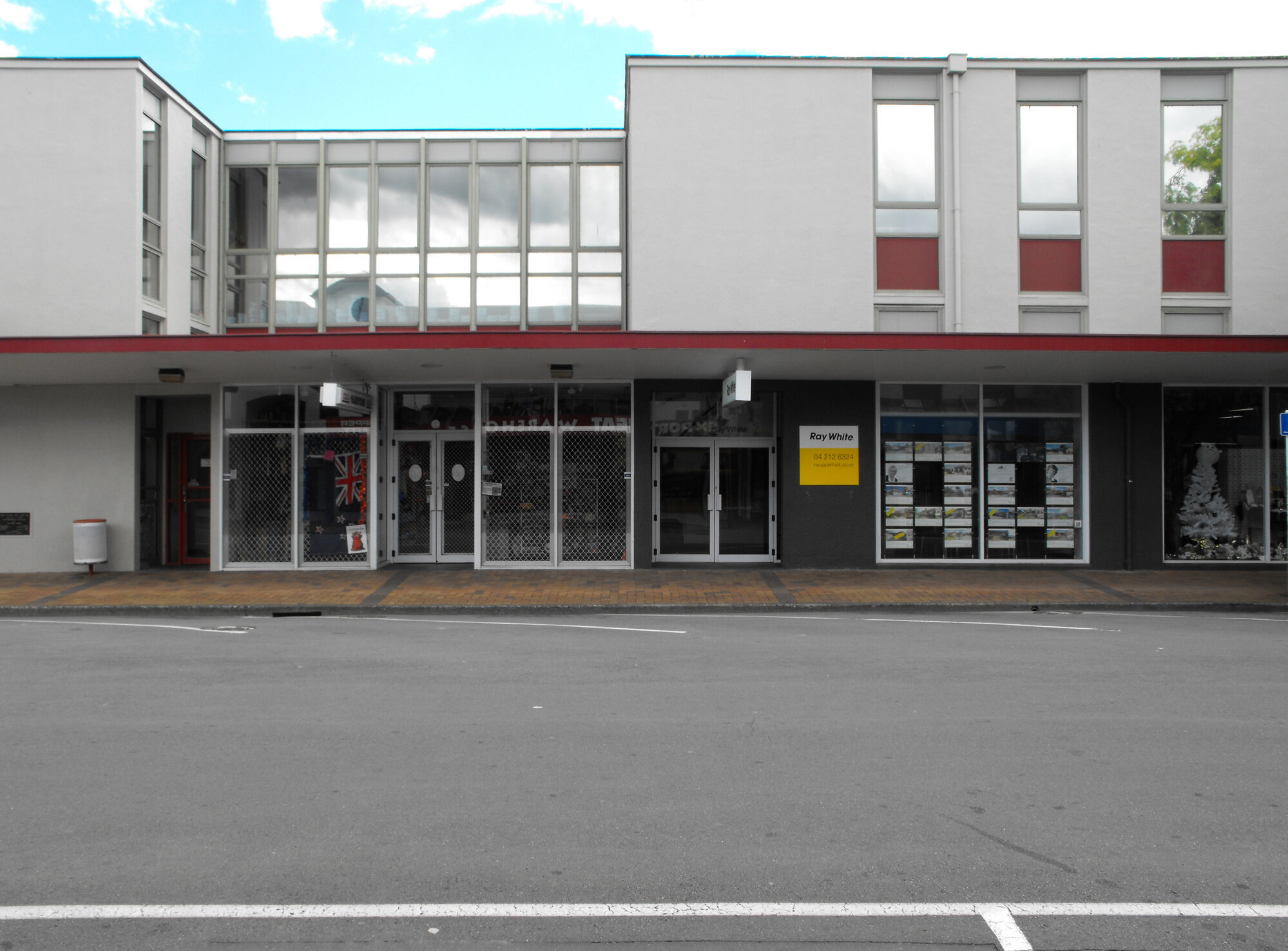 Geange Street, right side; No.  4; Upper Hutt Gun Shop Limited, and Ray White Real Estate