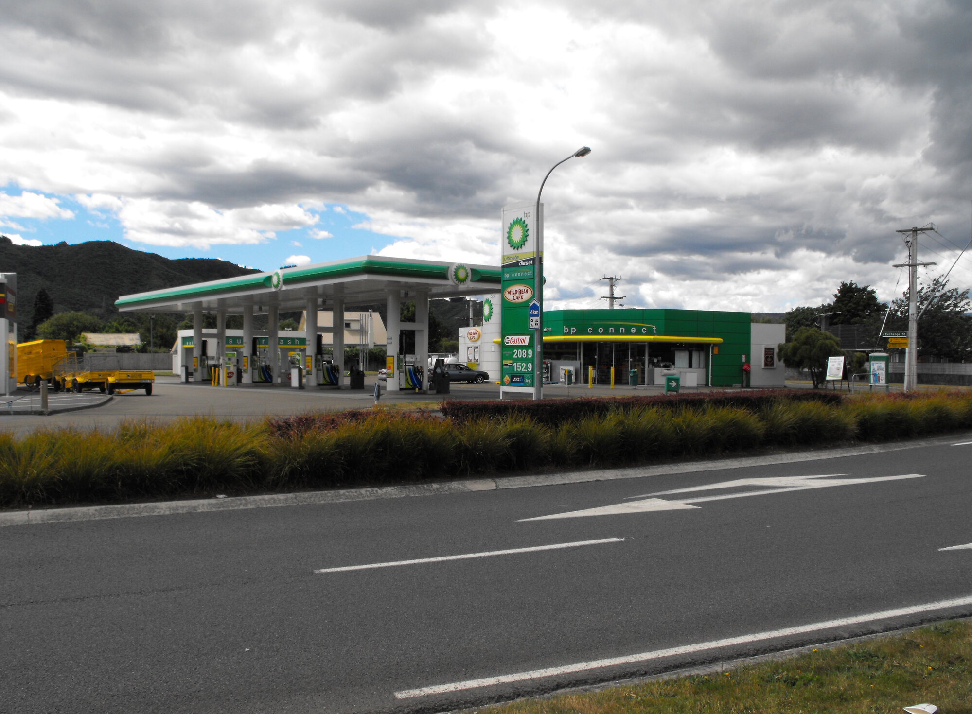 Fergusson Drive, north side; No.  963; BP Express Upper HUtt