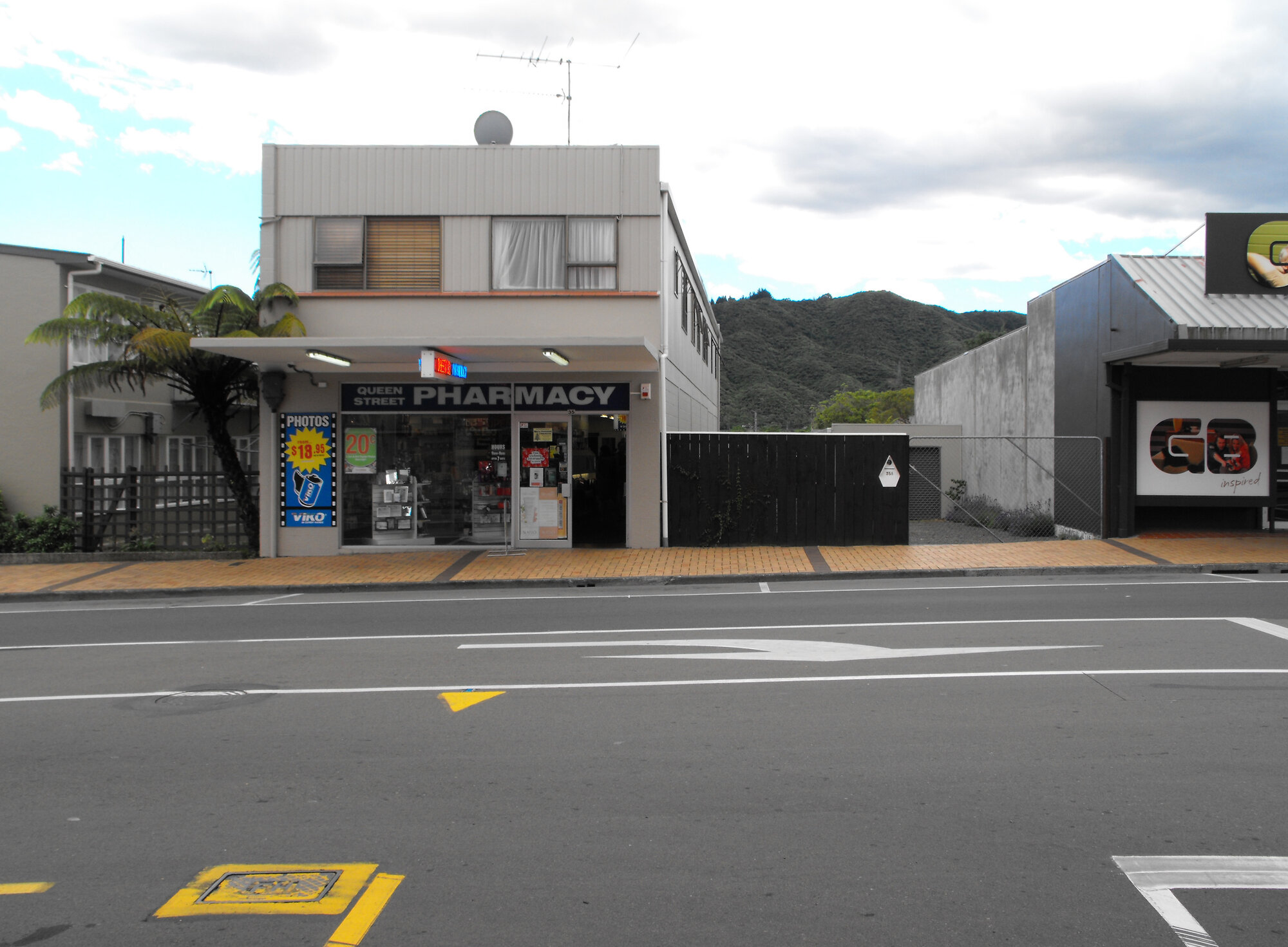 Queen Street, north side; No. 35; Queen Street Pharmacy