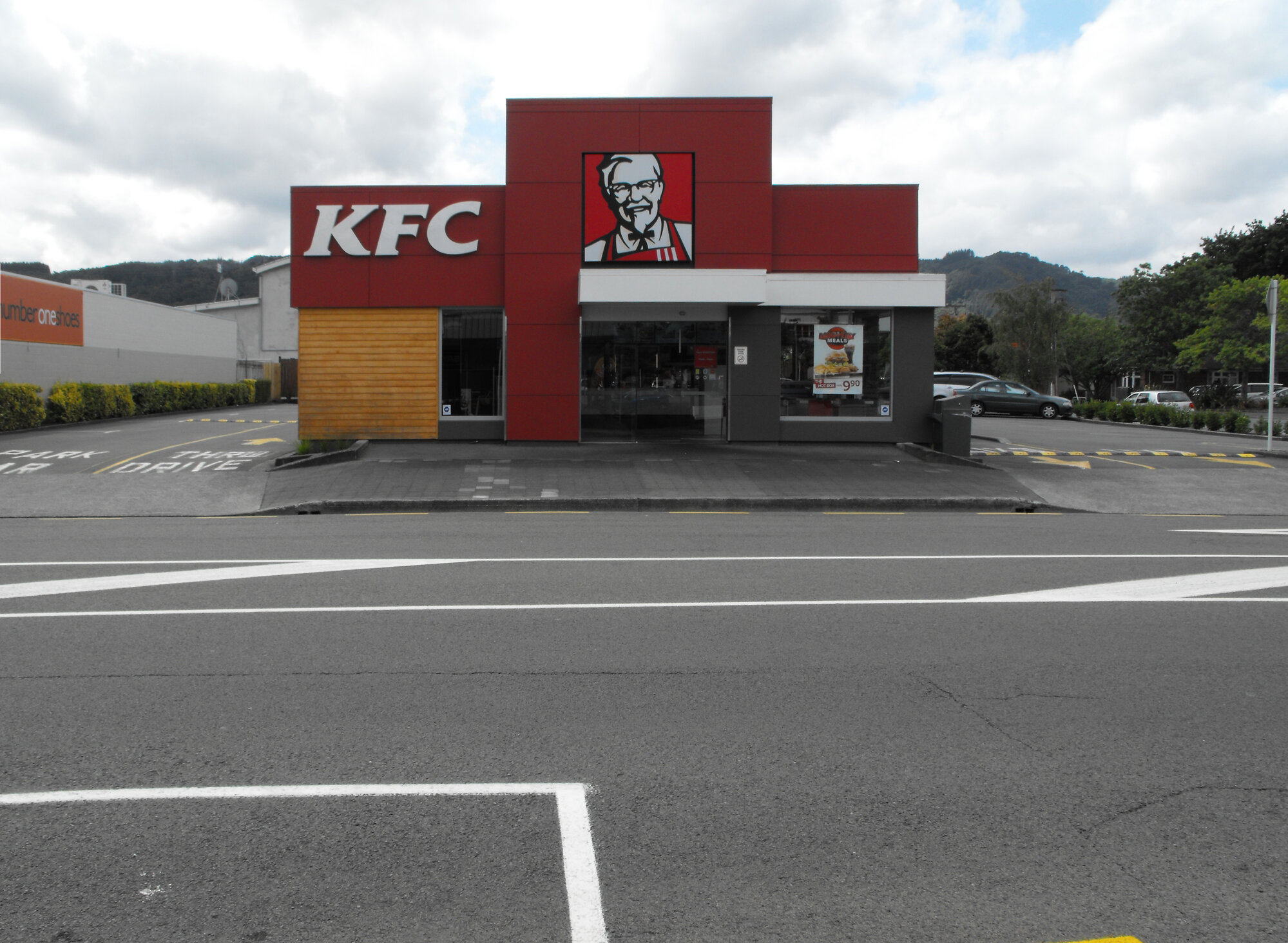 Queen Street, north side; No. 23; KFC building facade 2; 2016