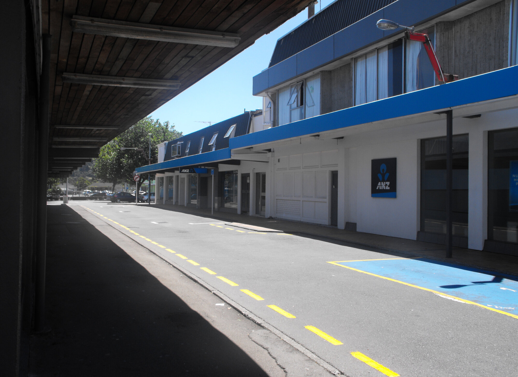 Main Street, north side; No. 132*; Lion Court, east side