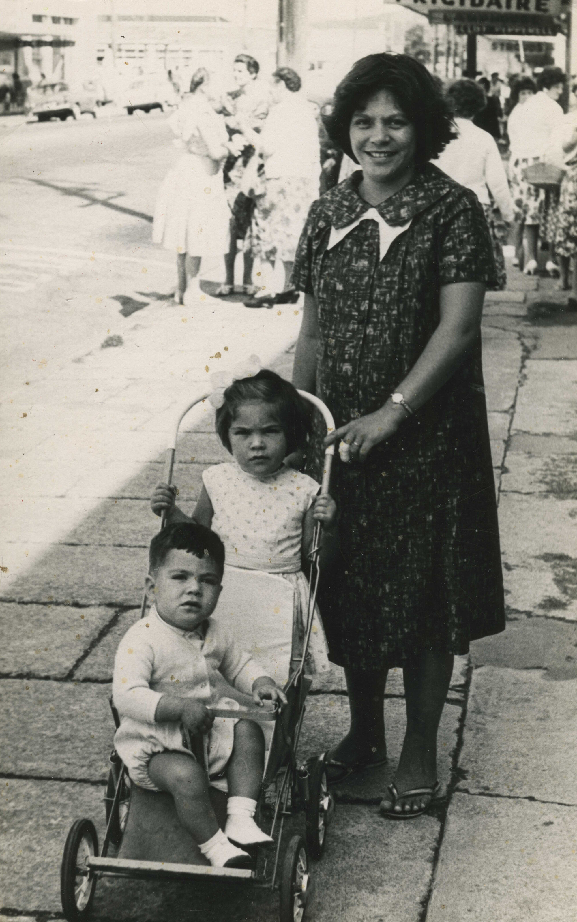 Noeline, Colin and Carolyn Henderson, Main St, probably late 1962