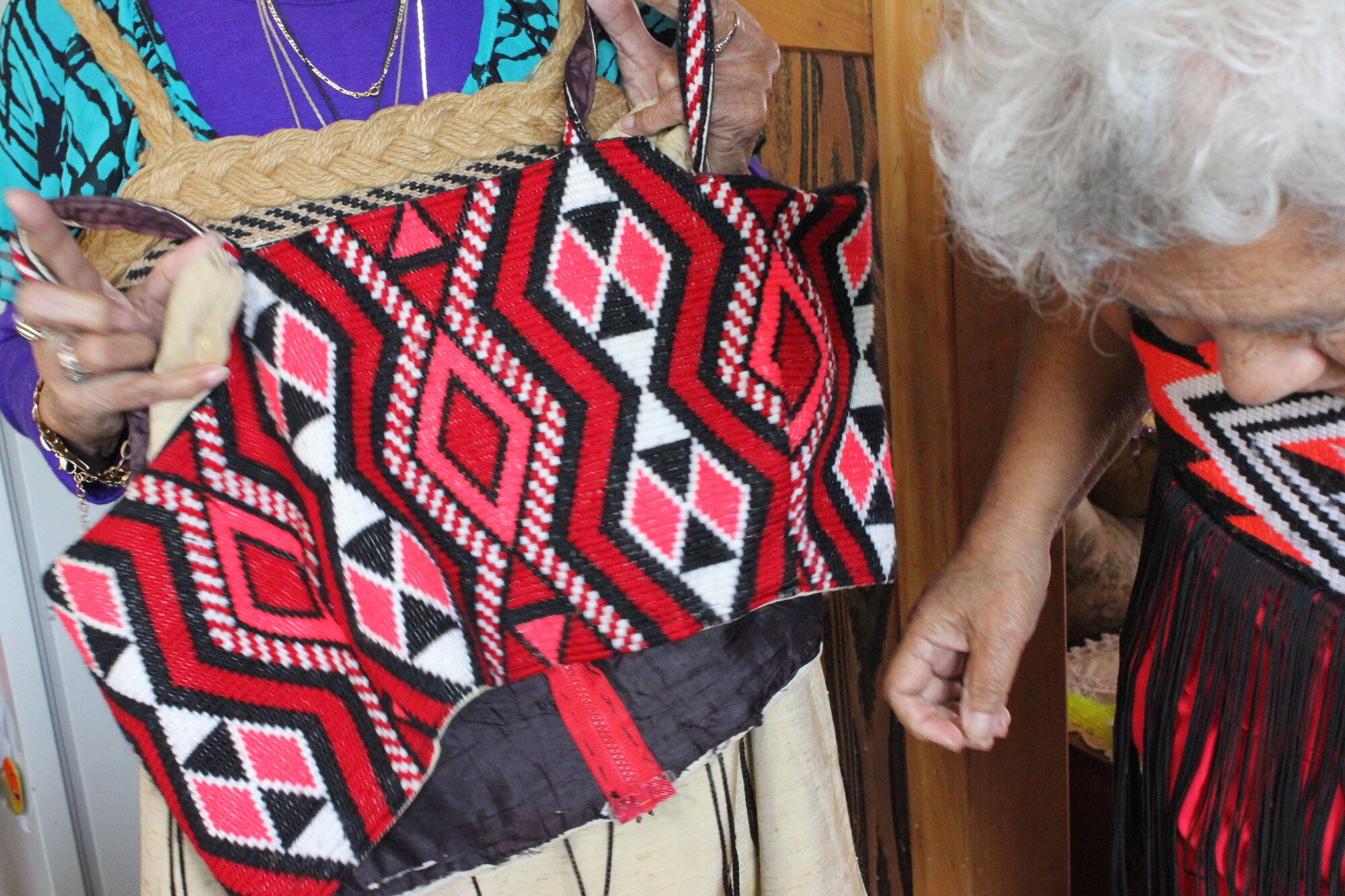 Māwai Hakona costumes; early bodices