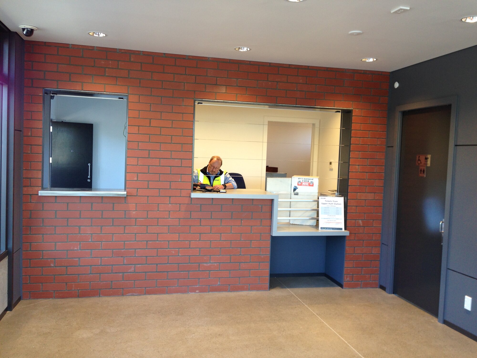 Upper Hutt railway station 2015 12;ticket office and waiting room