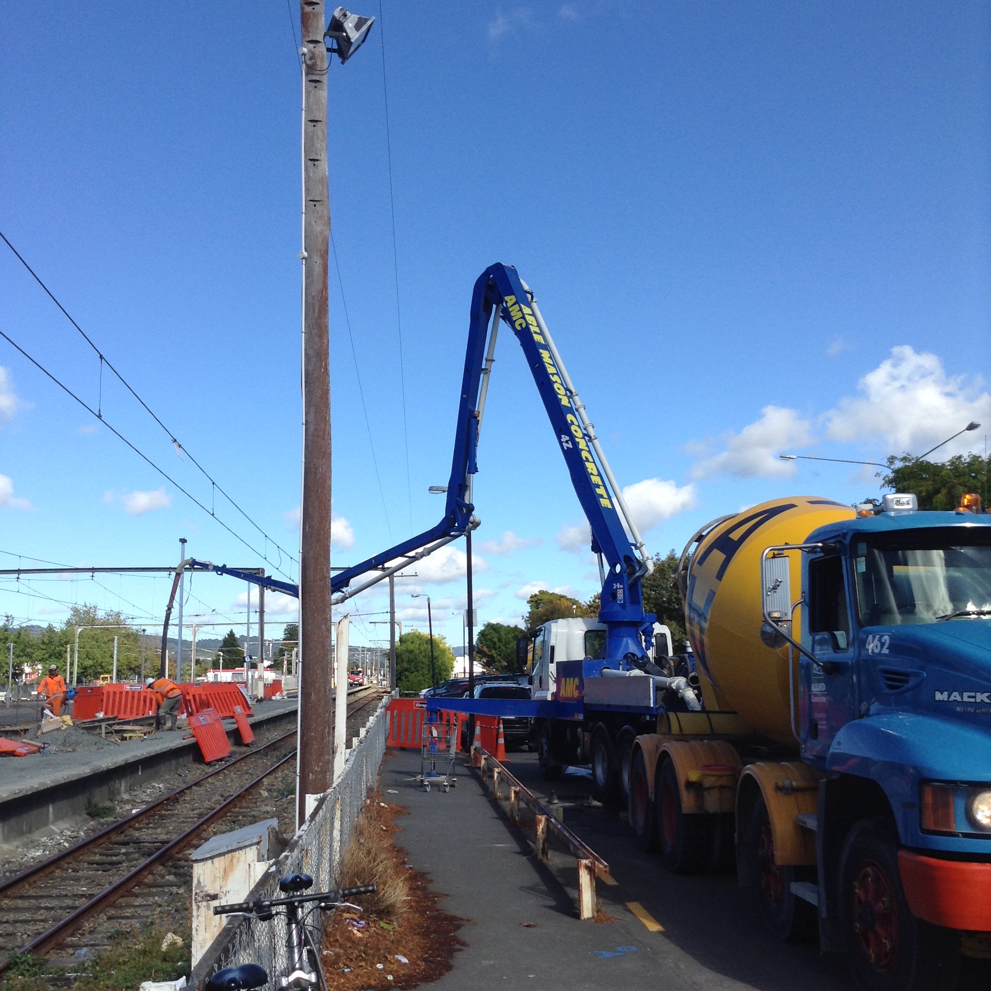 Upper Hutt railway station 2015  5; pouring concrete