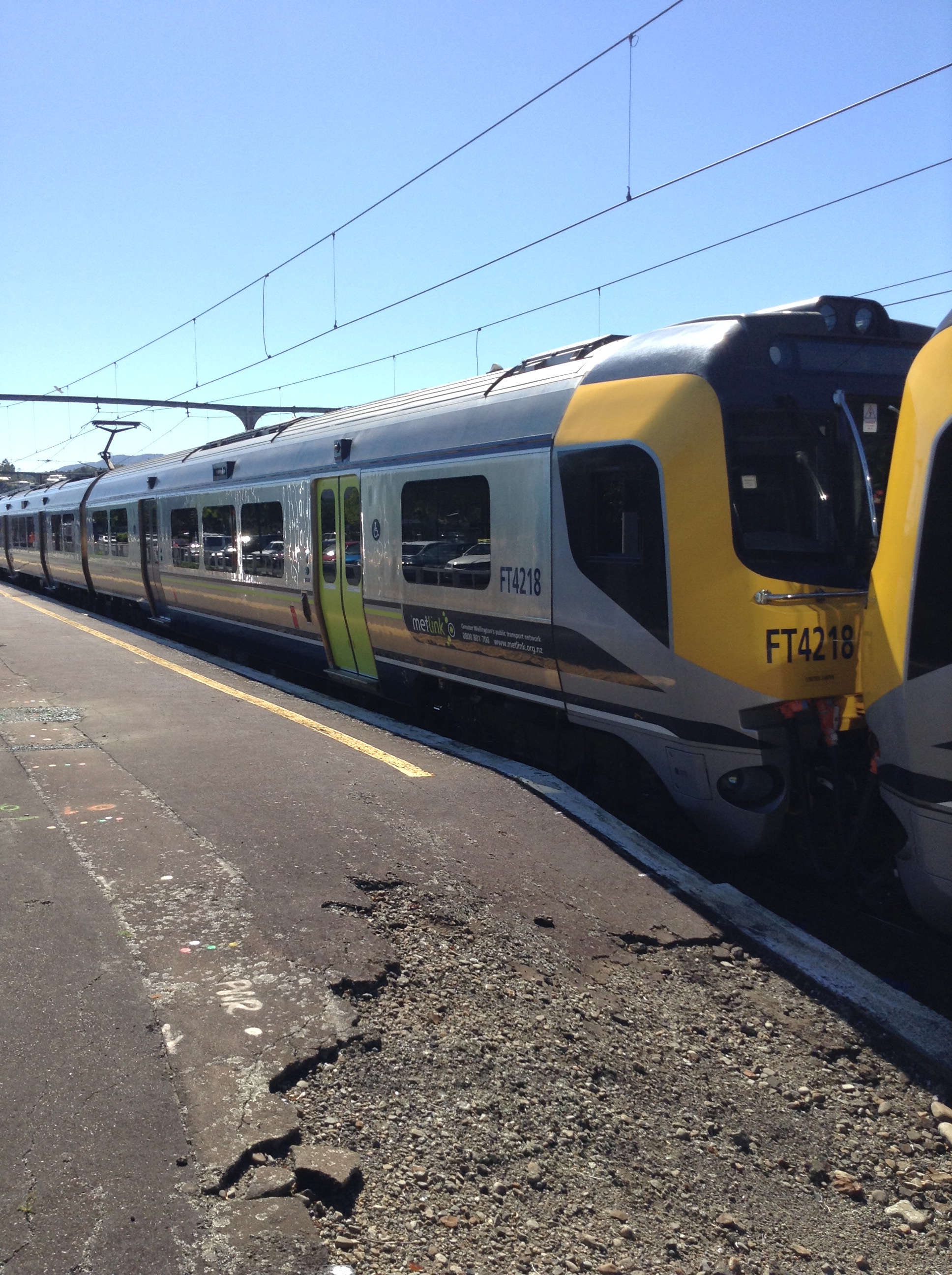 Upper Hutt Railway Station 2015  2; commuter unit at platform