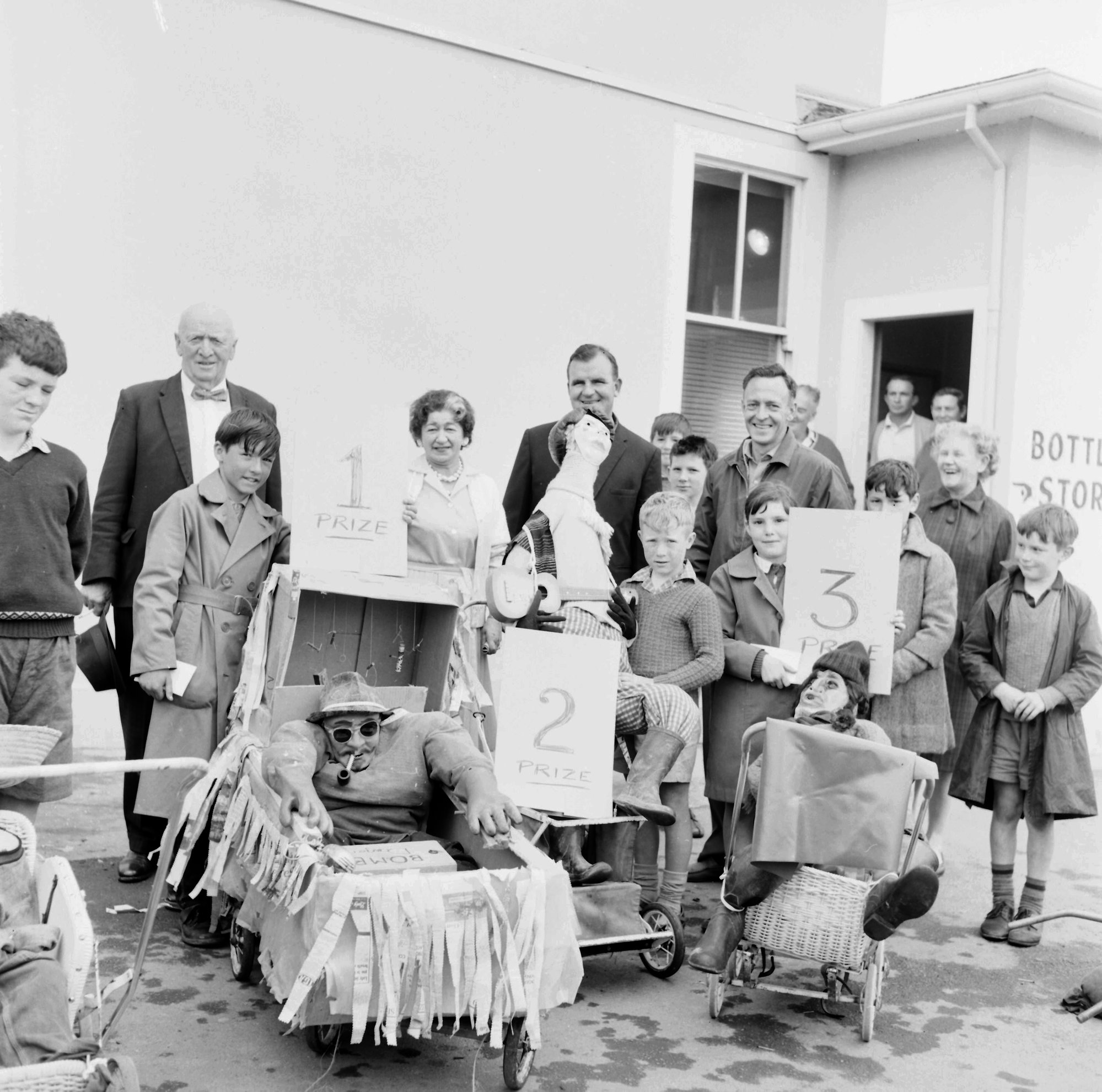 Quinn's Post; Guy Fawkes night competition; prize-winning 'guys'; 1965