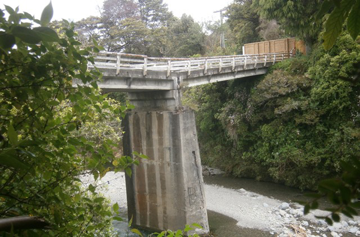 Akatarawa bridge 2 3; partial collapse; 2015