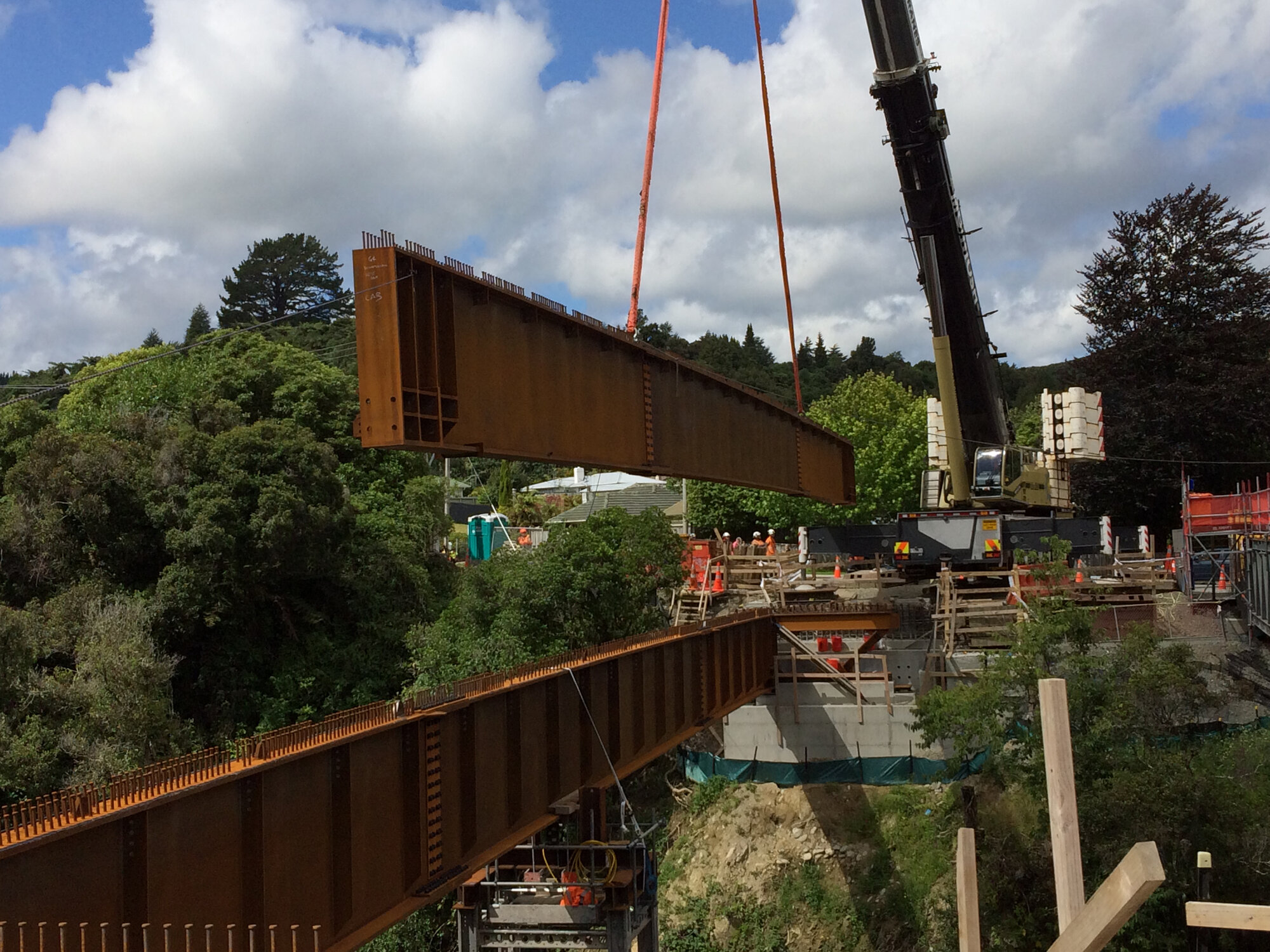 Akatarawa bridge 3 construction 10; second beam ready for lowering