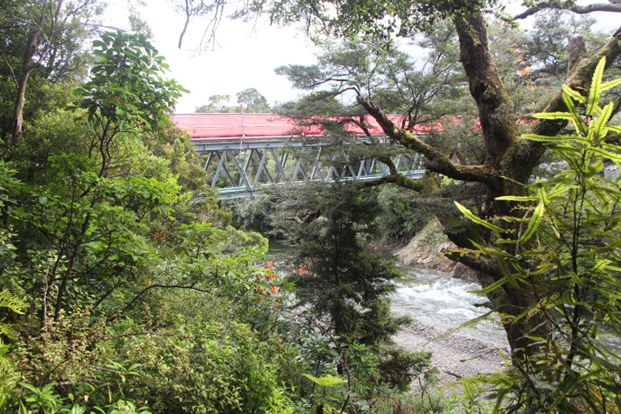 Akatarawa bridge 3 construction  2; temporary service bridge in place
